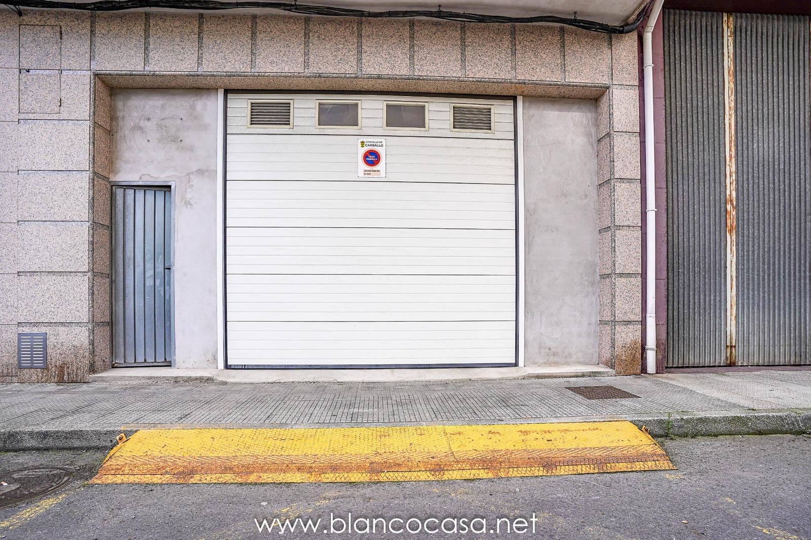 Local Comercial en Carballo en alquiler - 390 € (Ref: 9383485)