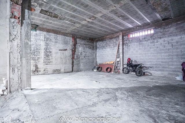 Kommersiell til salgs i Carballo - € 280 000 (Ref: 9383487)