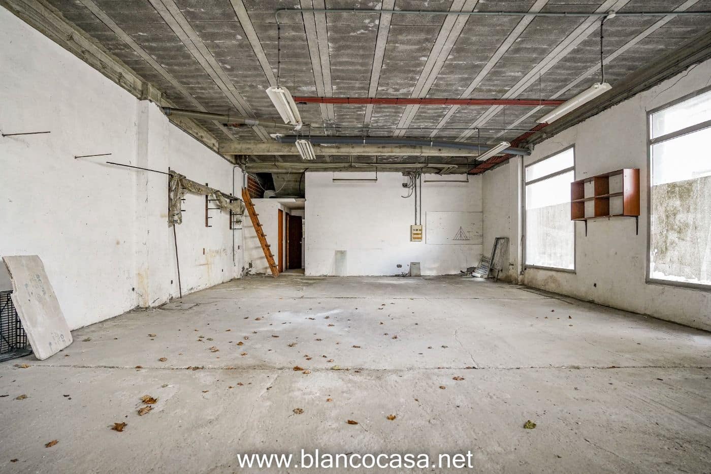 Commercial for rent in Carballo - € 350 (Ref: 9383491)