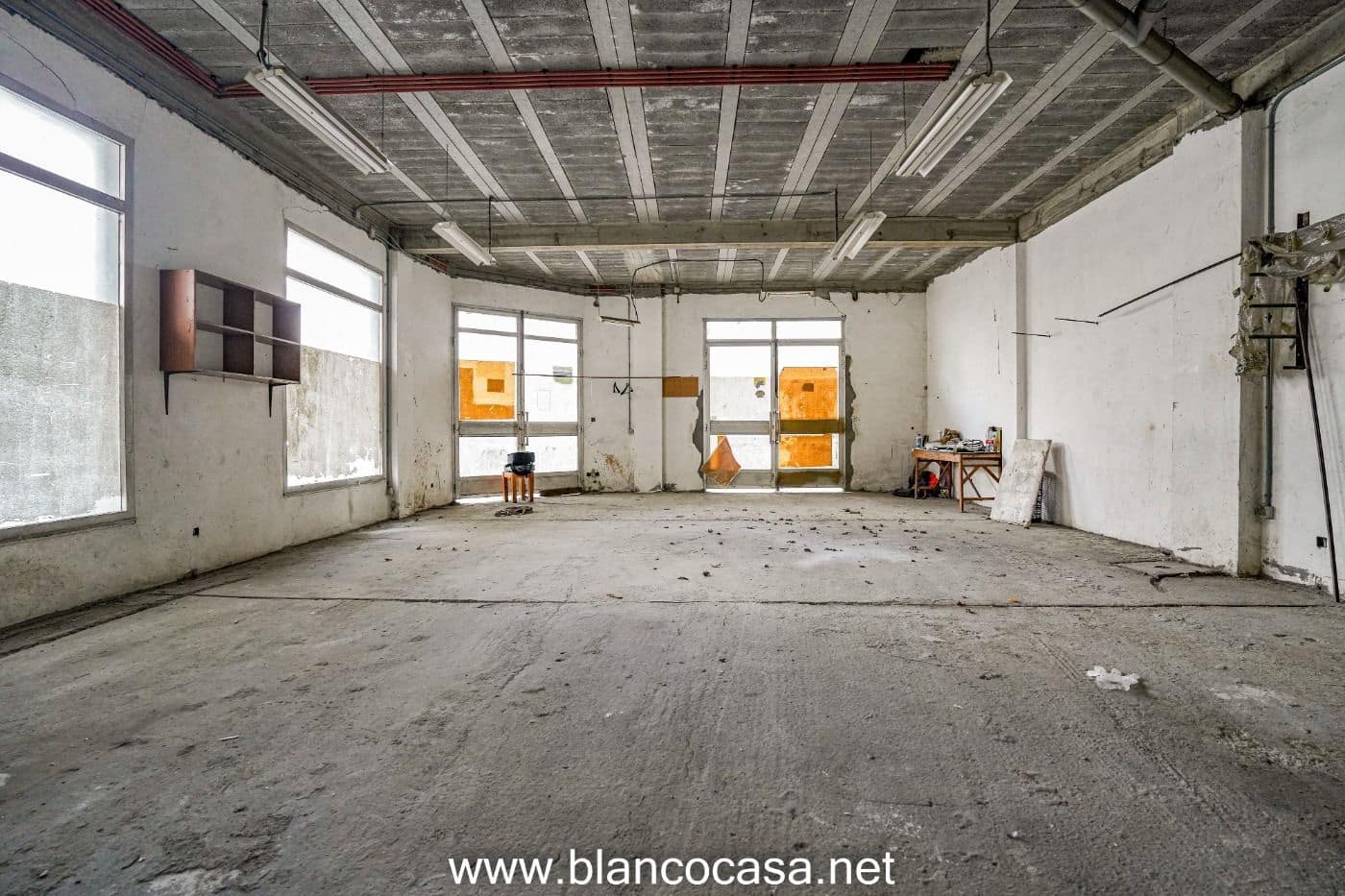 Commercial for rent in Carballo - € 350 (Ref: 9383491)