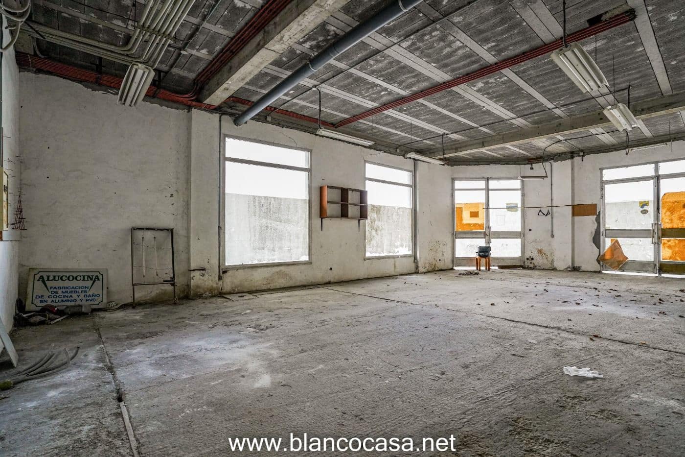 Commercial for rent in Carballo - € 350 (Ref: 9383491)