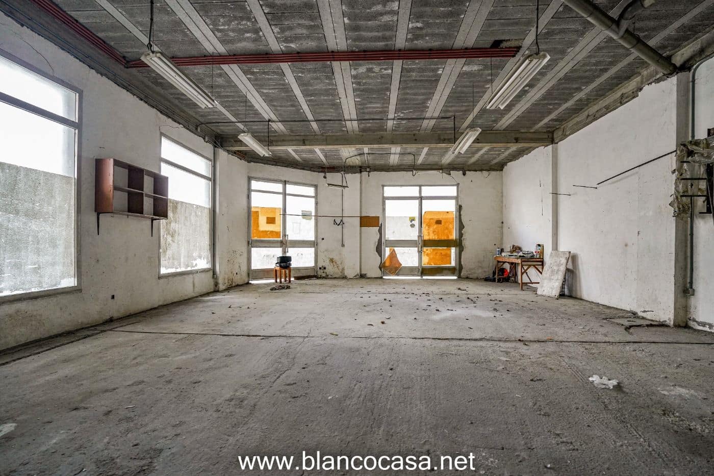 Commercial for rent in Carballo - € 350 (Ref: 9383491)