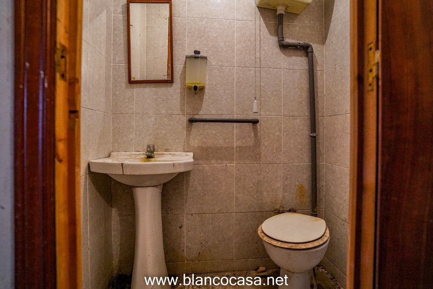 Commercial for rent in Carballo - € 350 (Ref: 9383491)