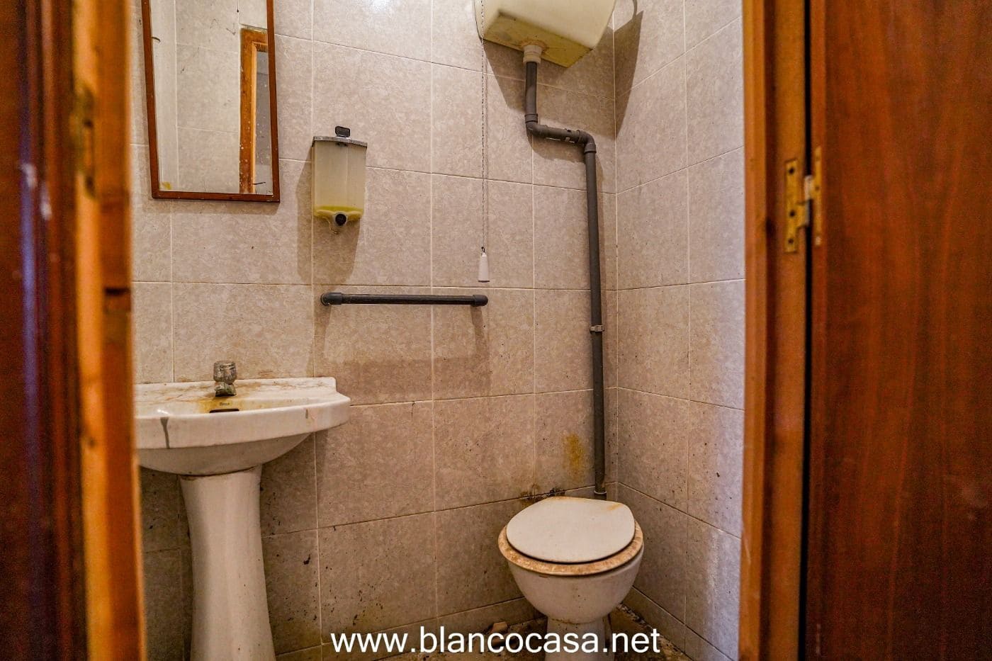 Commercial for rent in Carballo - € 350 (Ref: 9383491)