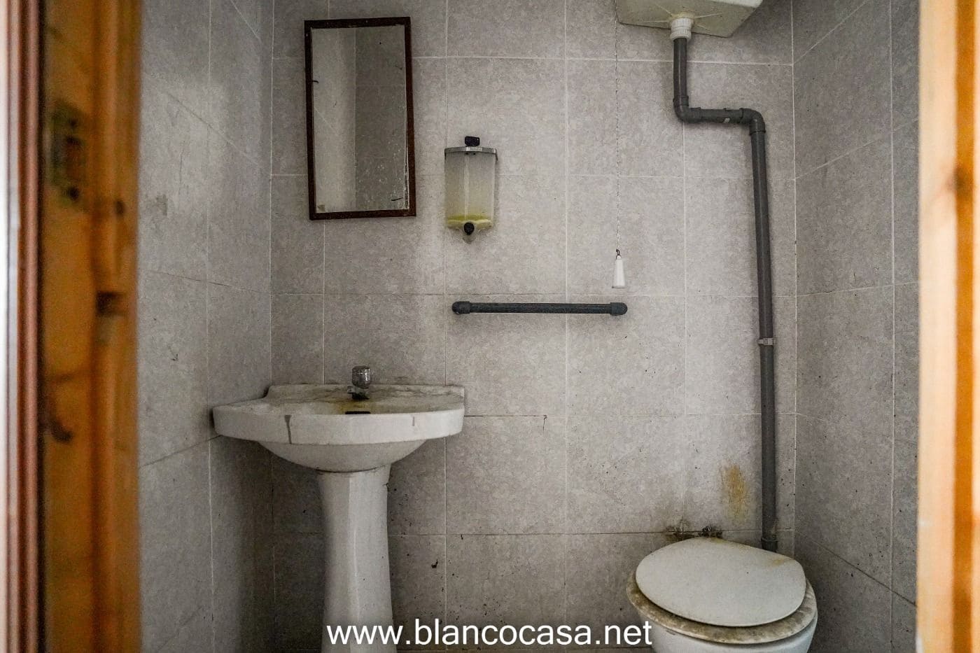 Commercial for rent in Carballo - € 350 (Ref: 9383491)