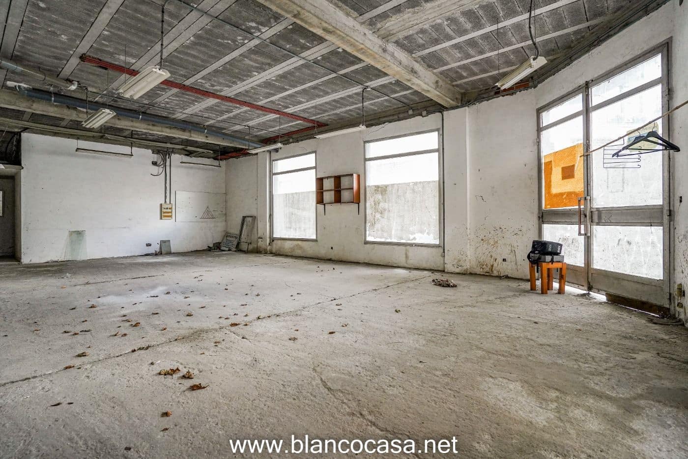 Commercial for rent in Carballo - € 350 (Ref: 9383491)