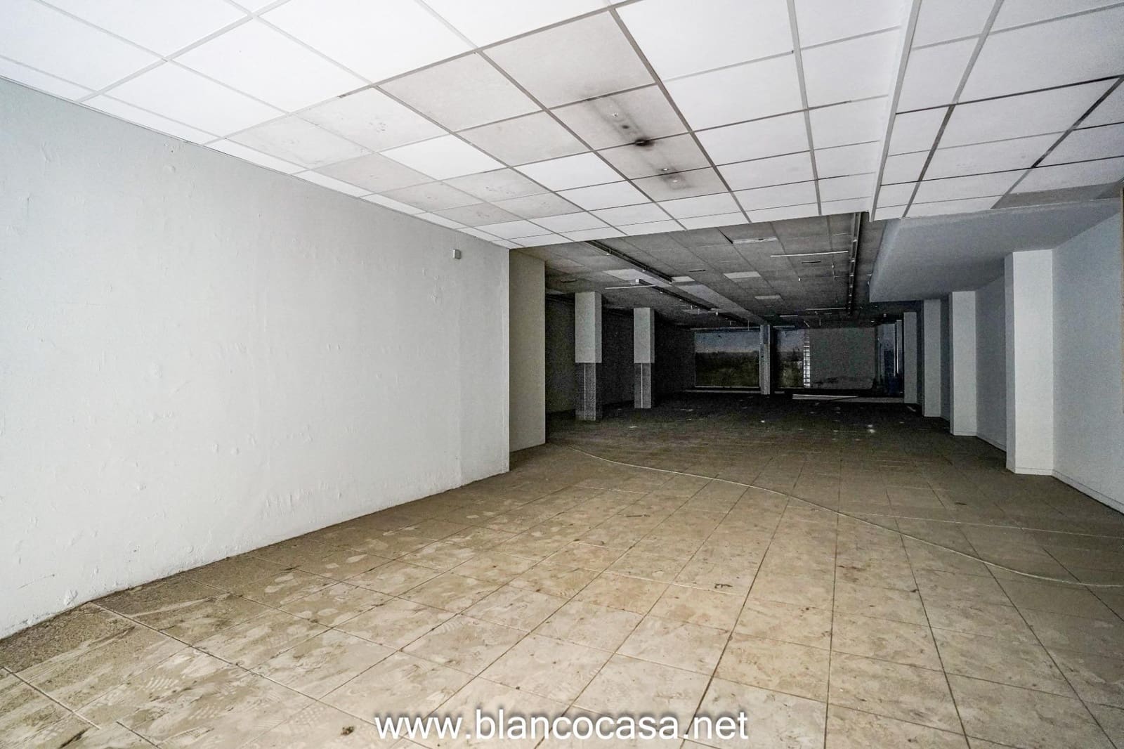 Commercieel te koop in Carballo - € 350.000 (Ref: 9383493)