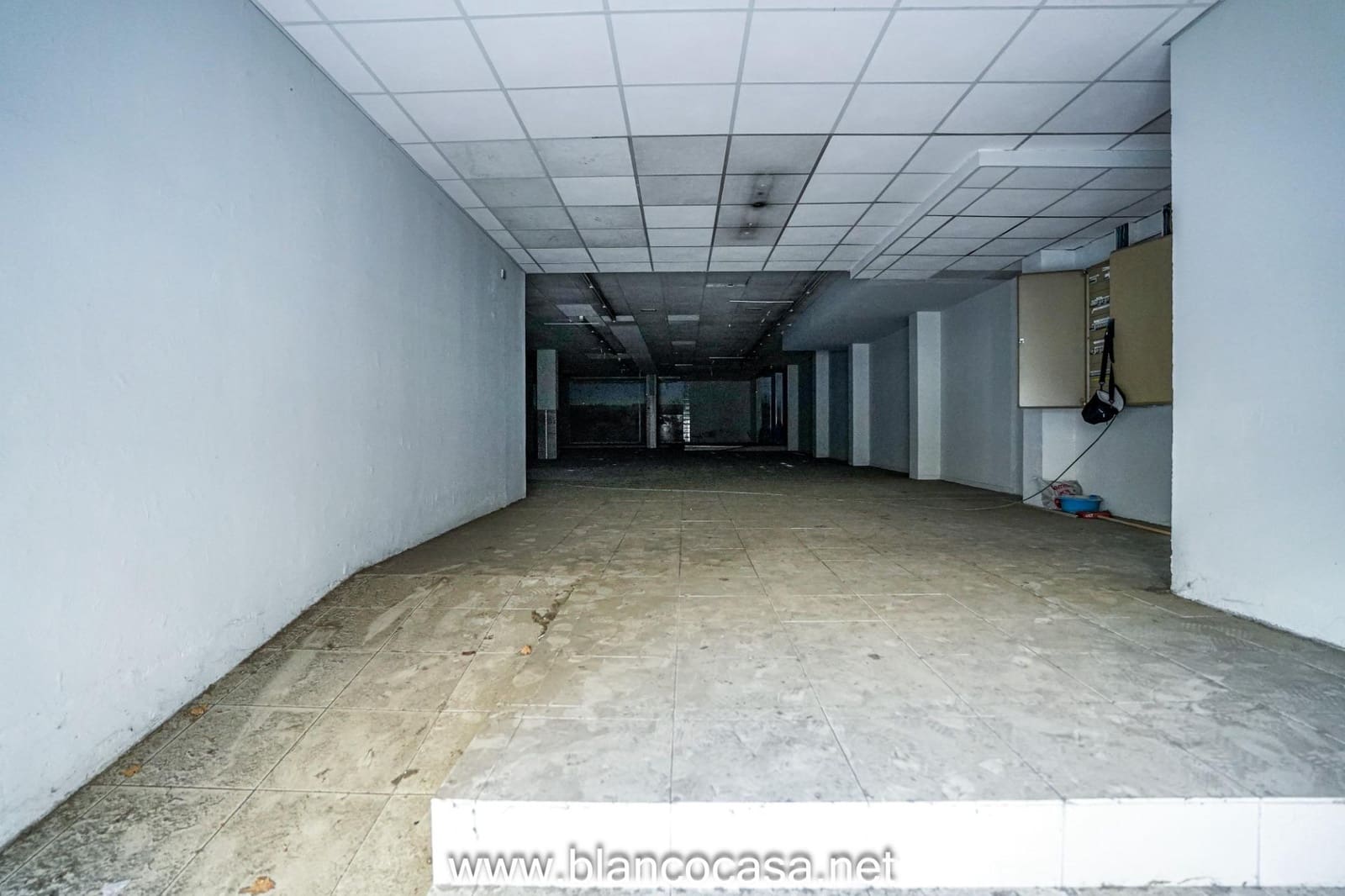 Commercieel te koop in Carballo - € 350.000 (Ref: 9383493)