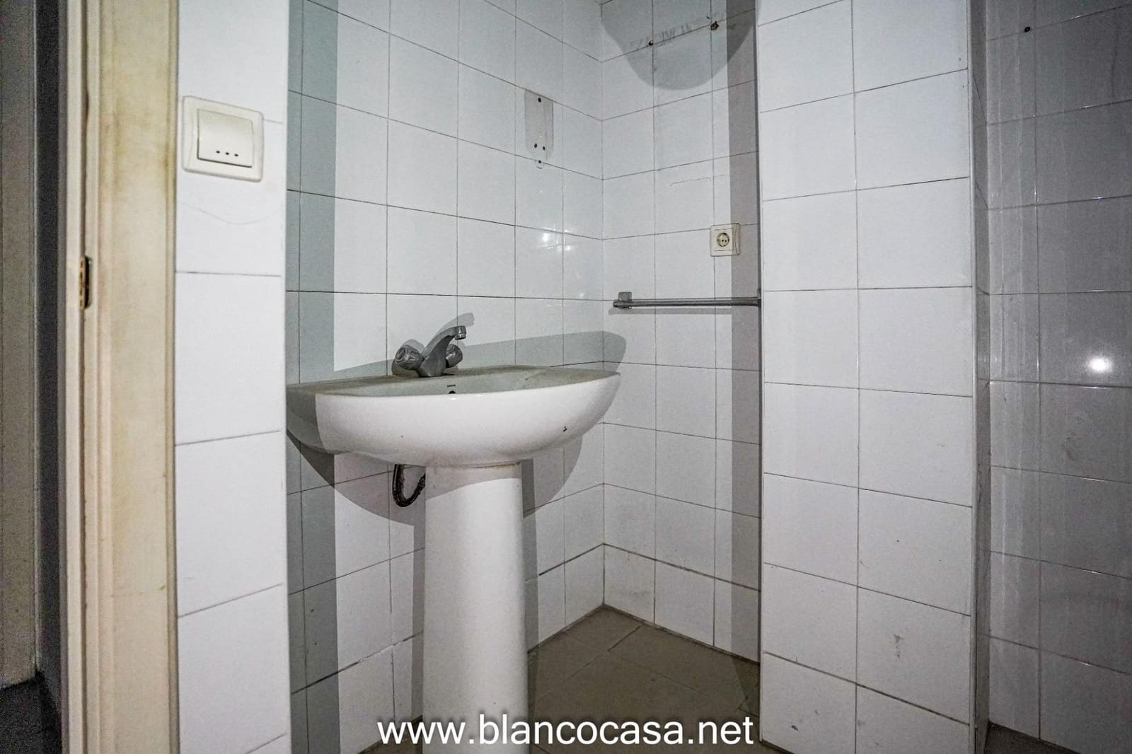 Commercieel te koop in Carballo - € 350.000 (Ref: 9383493)