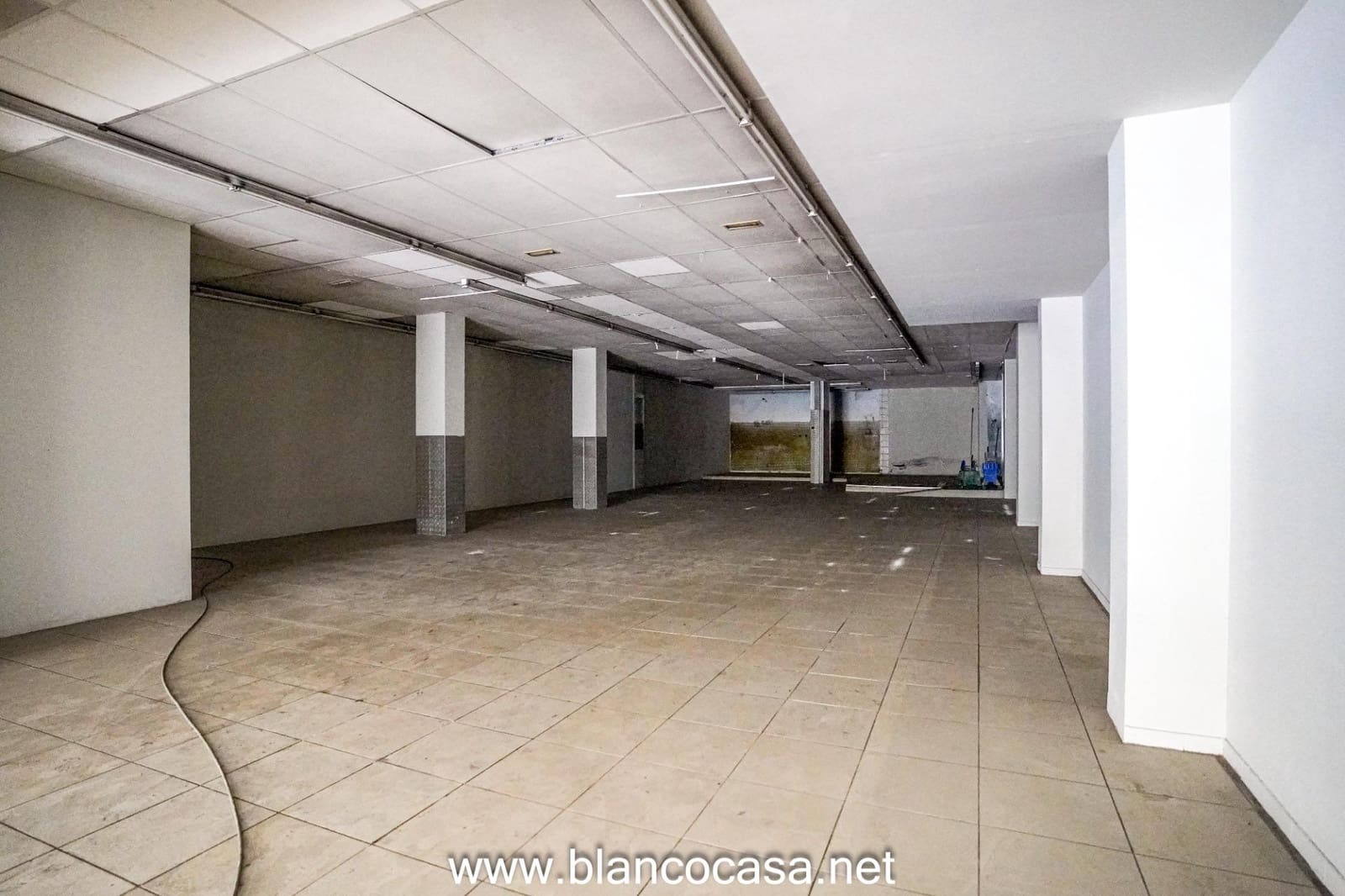 Commercieel te koop in Carballo - € 350.000 (Ref: 9383493)