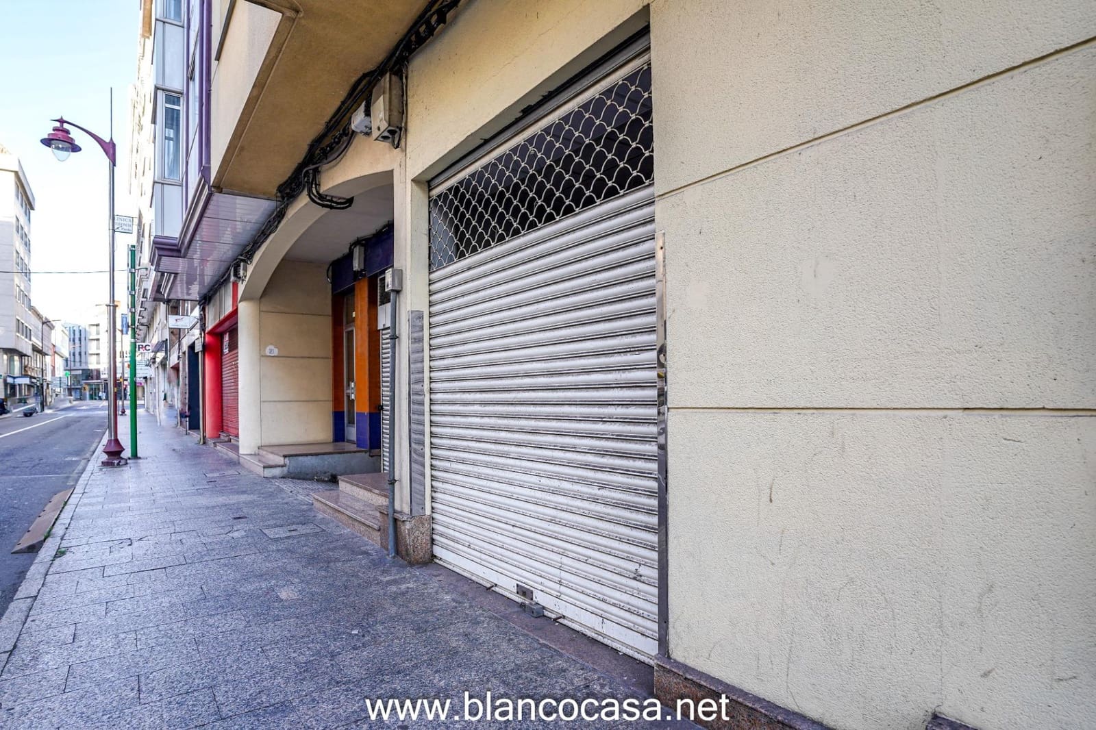 Commercieel te koop in Carballo - € 350.000 (Ref: 9383493)