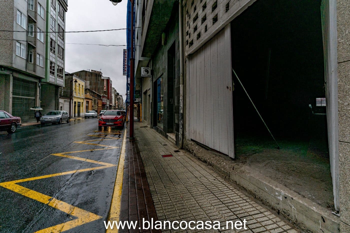 Commercieel te koop in Carballo met garage - € 70.000 (Ref: 9383496)