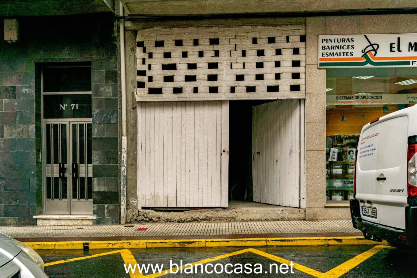 Commercieel te koop in Carballo met garage - € 70.000 (Ref: 9383496)