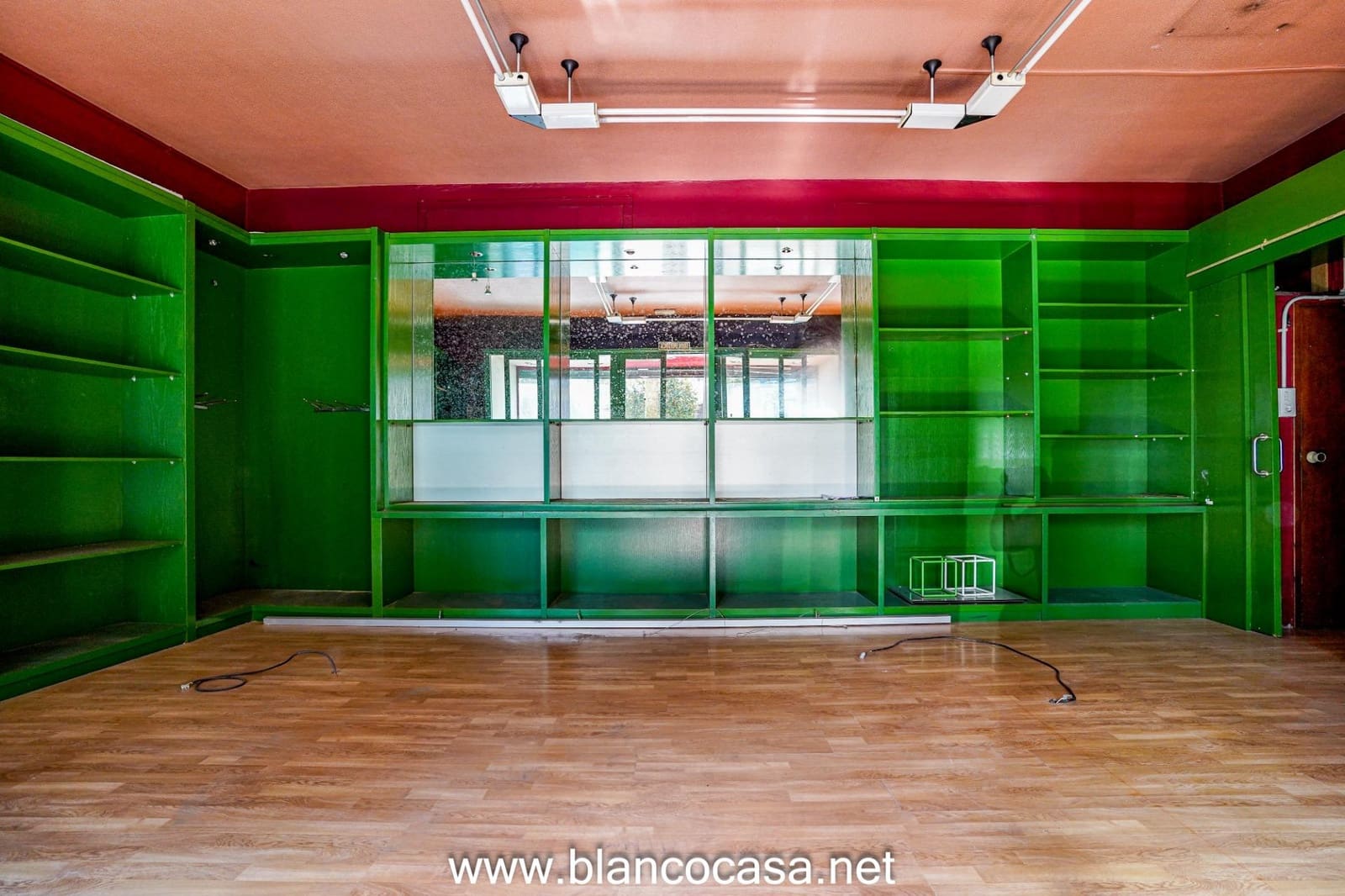 Erhverv til salg i Carballo - € 235.000 (Ref: 9383501)