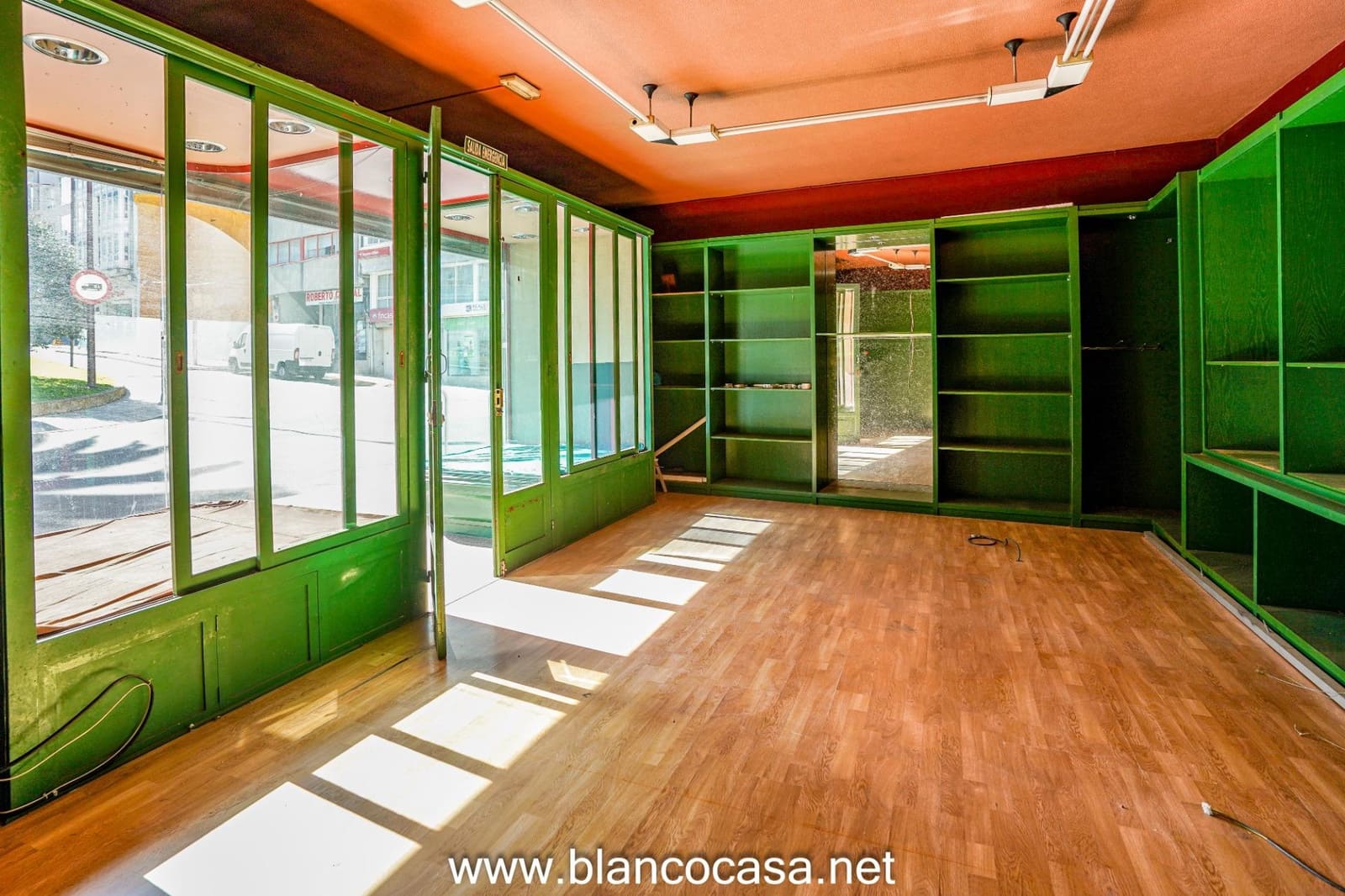 Erhverv til salg i Carballo - € 235.000 (Ref: 9383501)