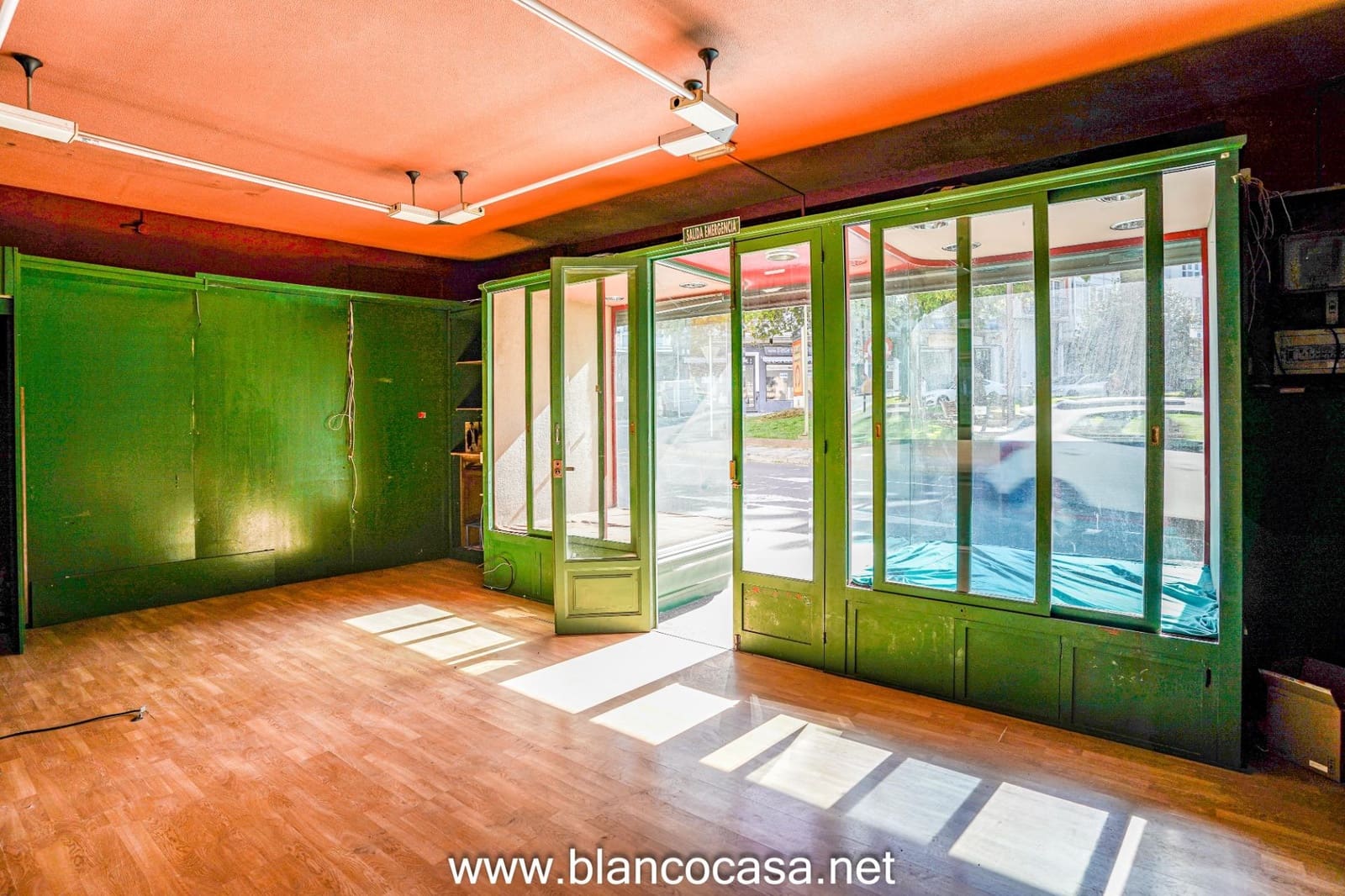 Erhverv til salg i Carballo - € 235.000 (Ref: 9383501)