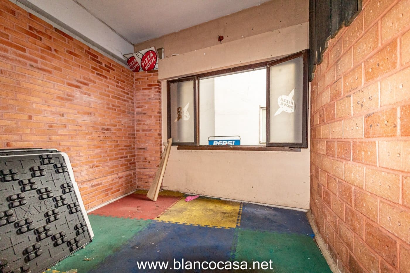 Erhverv til leje i Carballo - € 900 (Ref: 9383502)