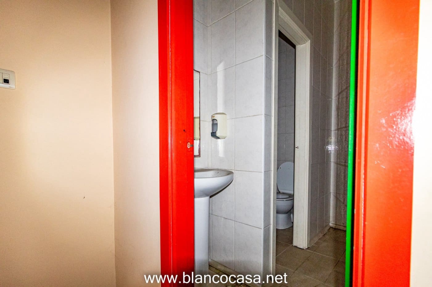 Erhverv til leje i Carballo - € 900 (Ref: 9383502)