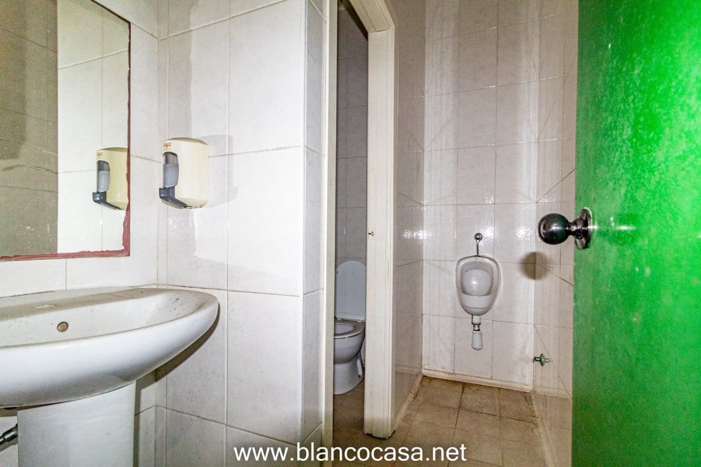 Erhverv til leje i Carballo - € 900 (Ref: 9383502)