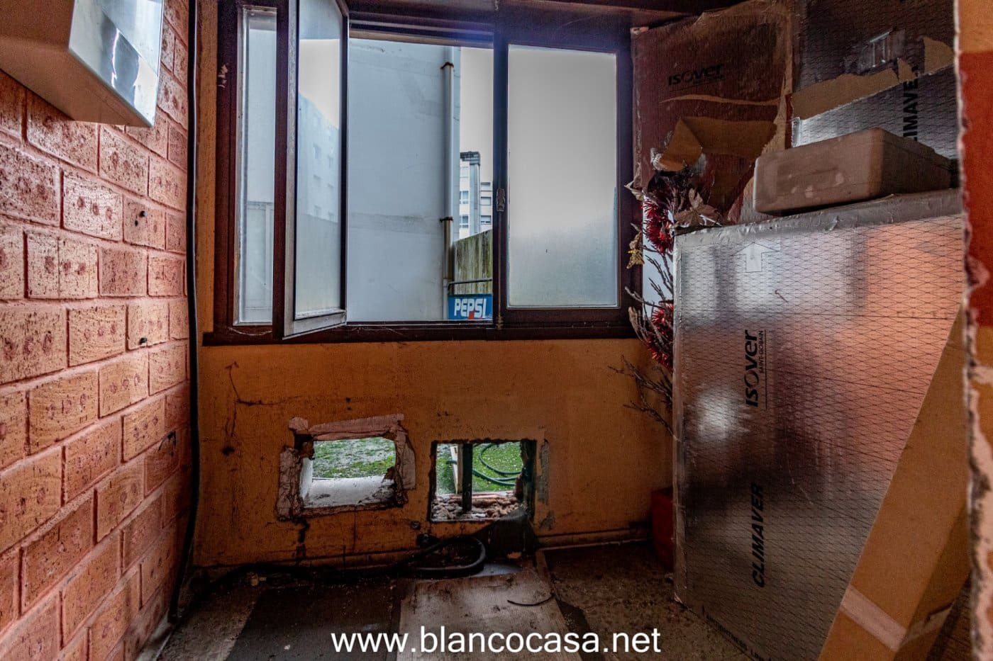 Erhverv til leje i Carballo - € 900 (Ref: 9383502)