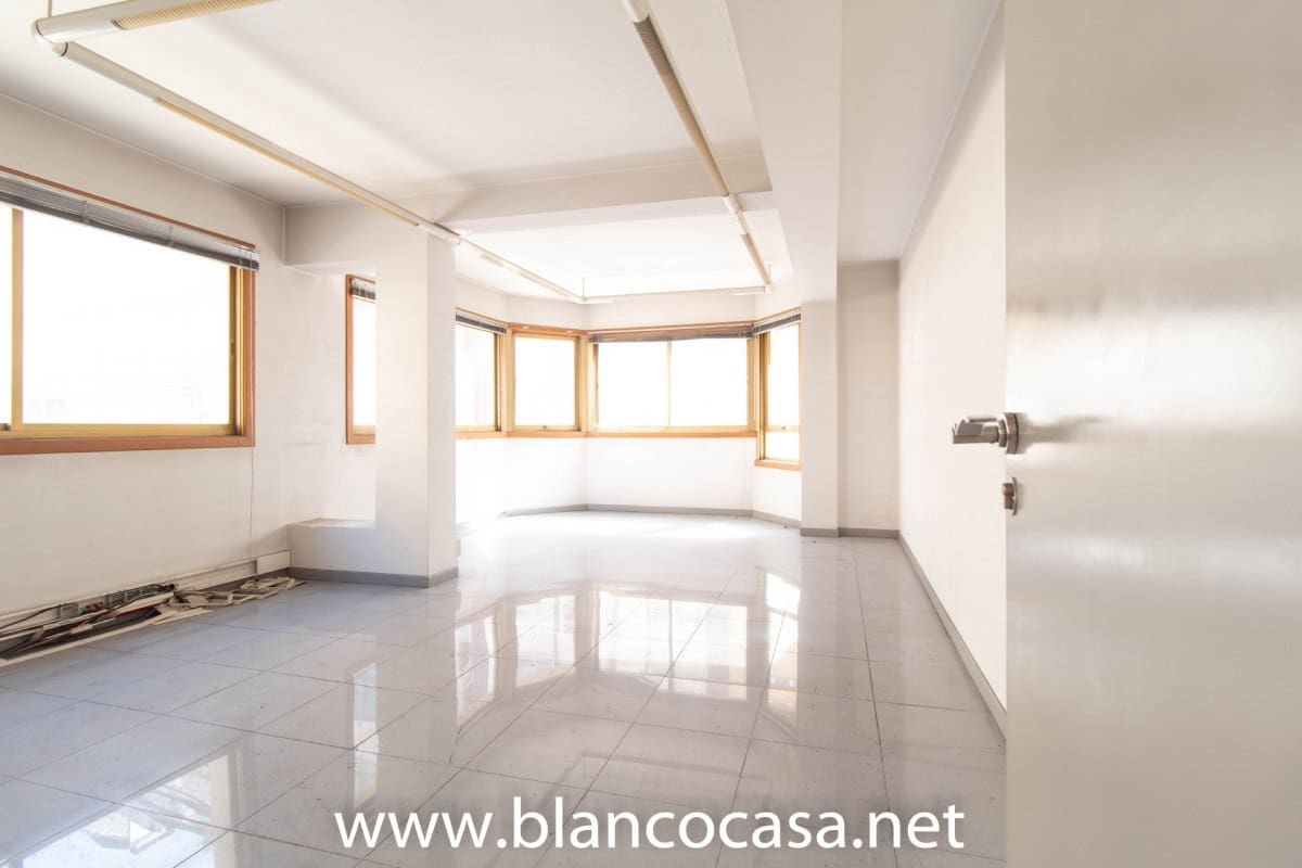 Office for rent in Carballo - € 350 (Ref: 9383505)