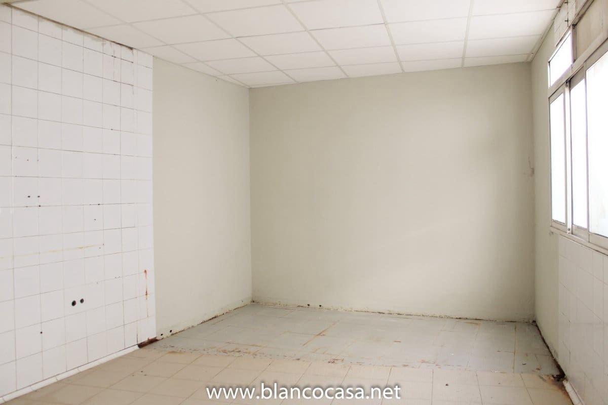 Commerciale da affittare in Carballo - 700 € (Rif: 9383506)