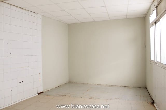 Commerciale da affittare in Carballo - 700 € (Rif: 9383506)