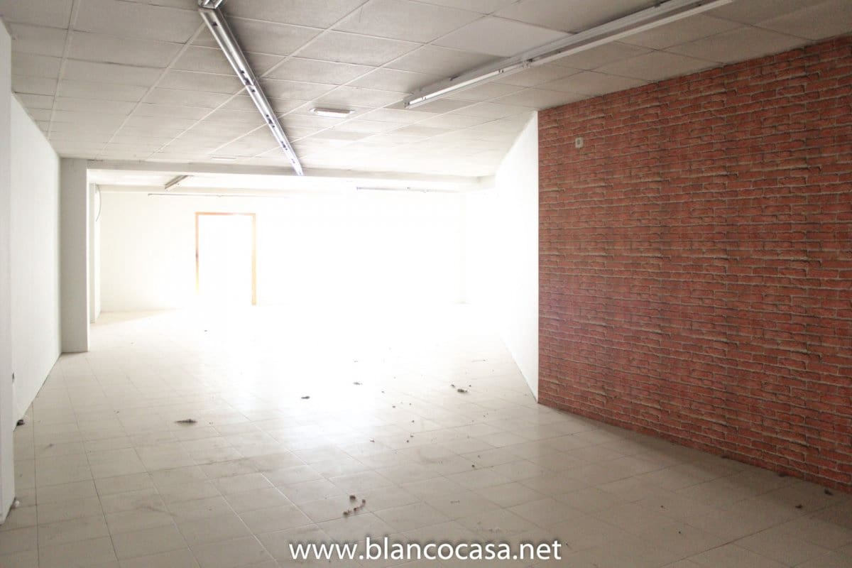 Commerciale da affittare in Carballo - 700 € (Rif: 9383506)