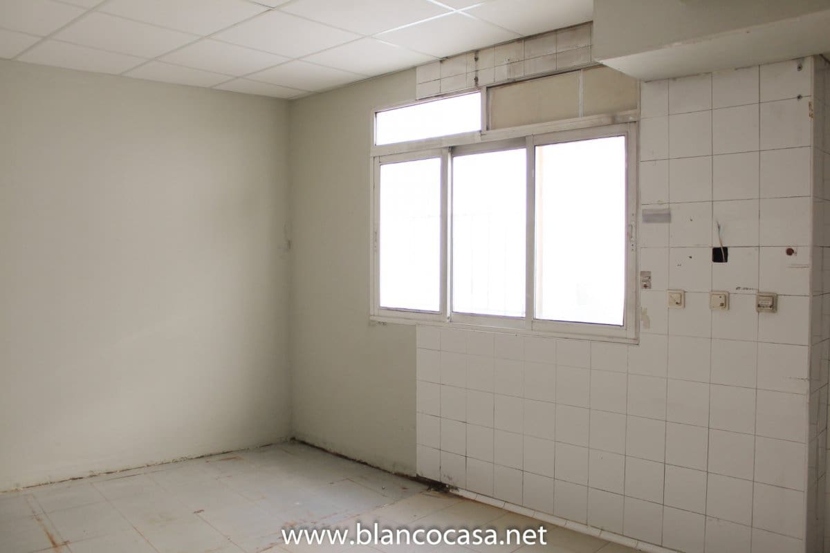 Commerciale da affittare in Carballo - 700 € (Rif: 9383506)