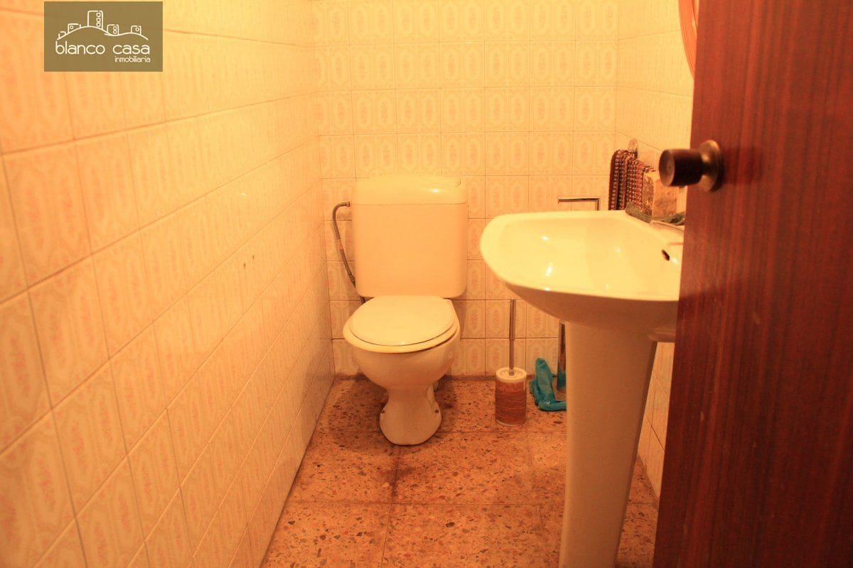 Commercial for rent in Carballo - € 500 (Ref: 9383508)