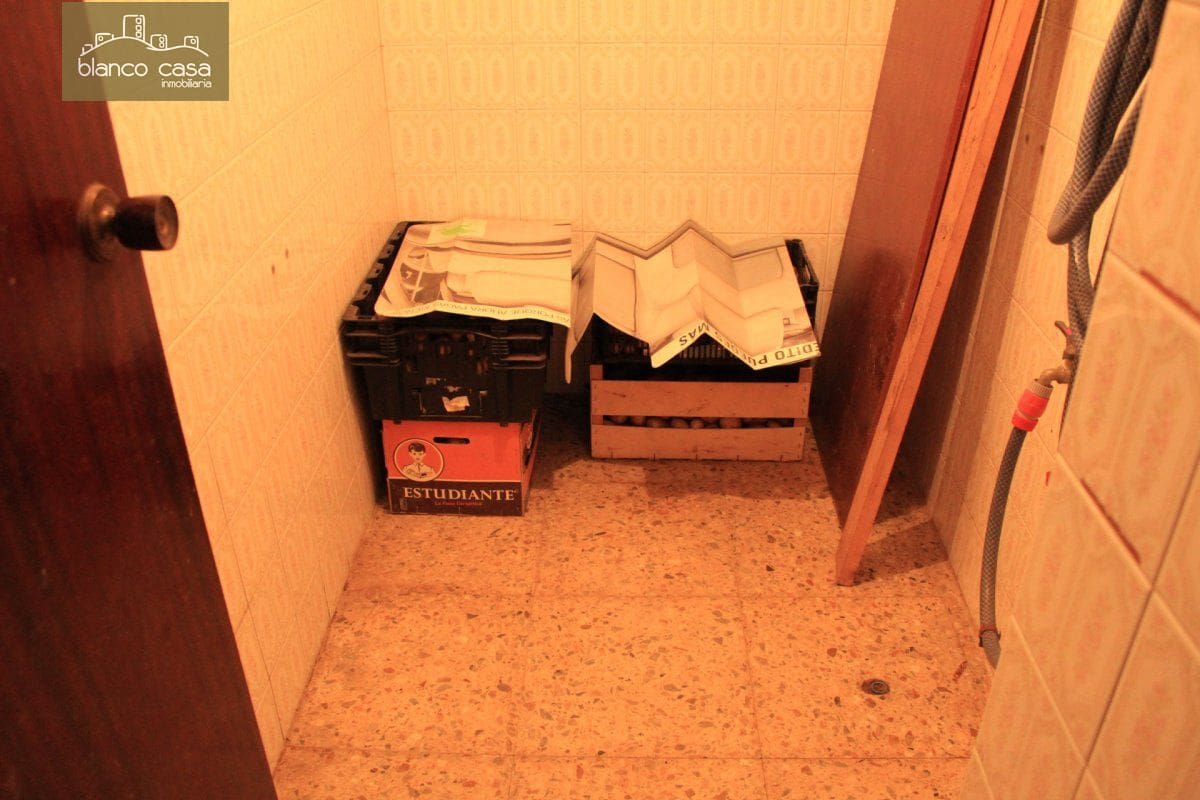 Commercial for rent in Carballo - € 500 (Ref: 9383508)