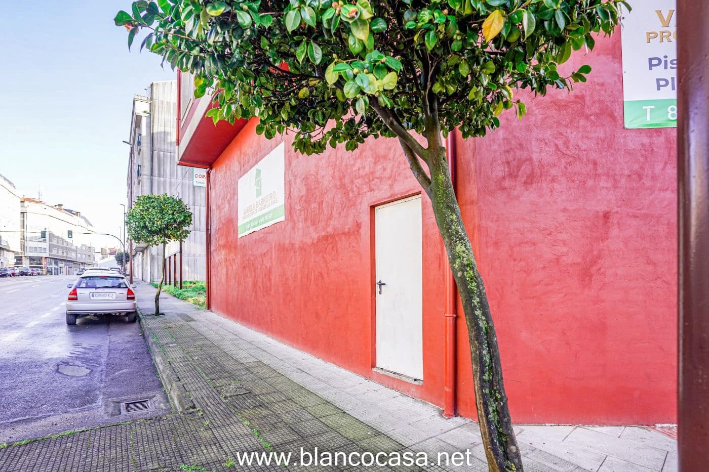 Kommersiell att hyra i Carballo - 450 € (Ref: 9383509)