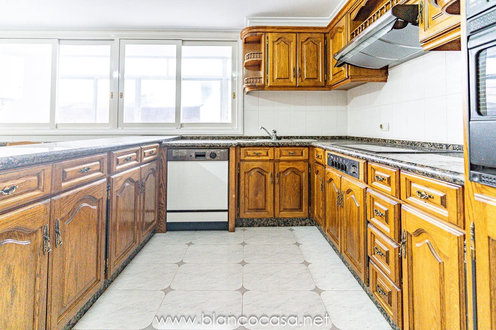 3 bedroom Flat for rent in Carballo - € 590 (Ref: 9388065)