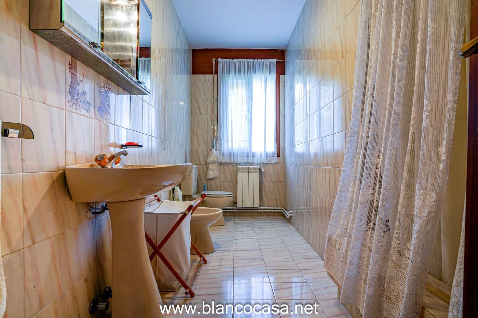 3 makuuhuone Maalaistalo myytävänä paikassa Carballo mukana 
autotalli - 249 999 € (Ref: 9406743)