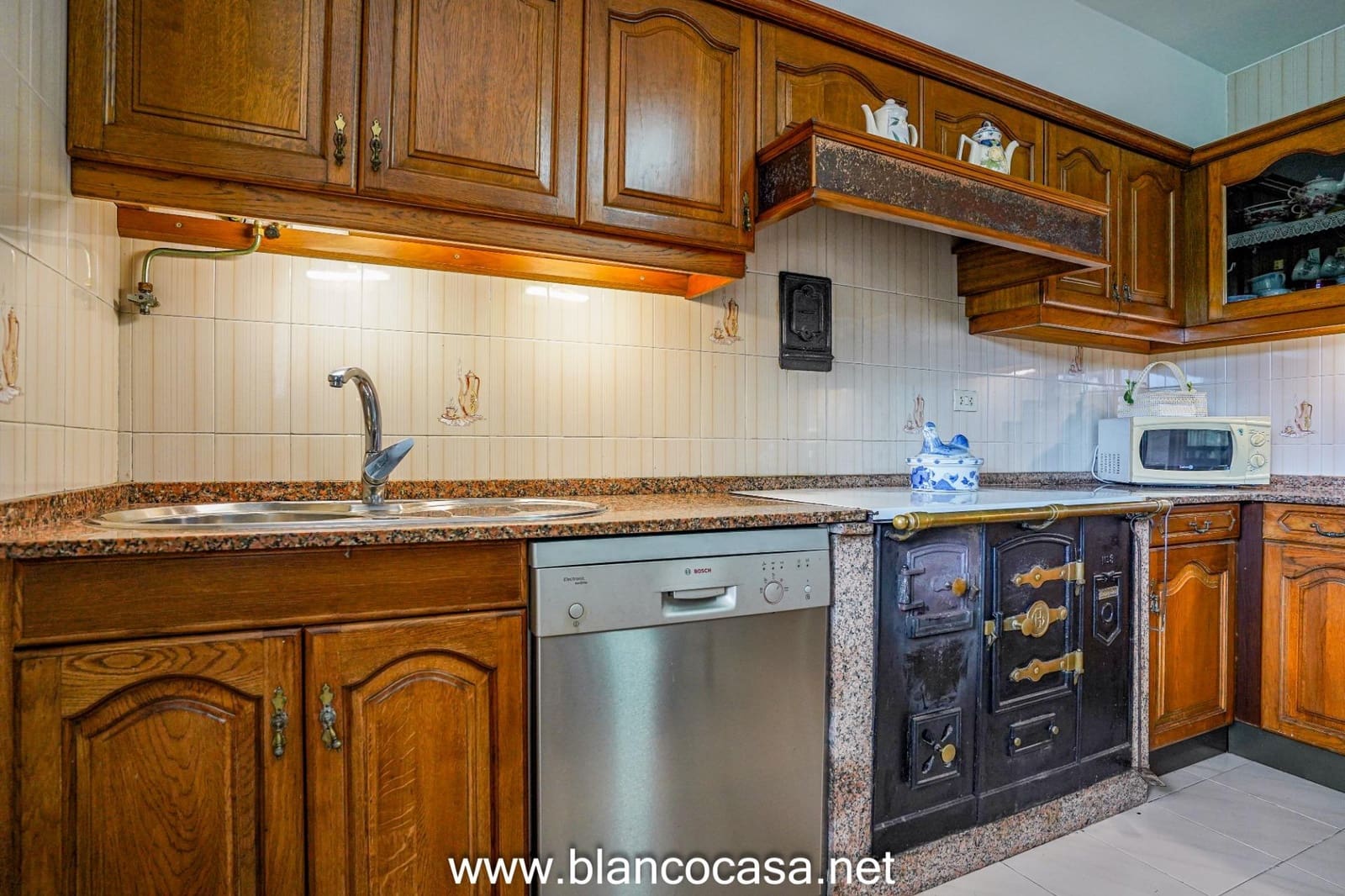 3 makuuhuone Maalaistalo myytävänä paikassa Carballo mukana 
autotalli - 249 999 € (Ref: 9406743)