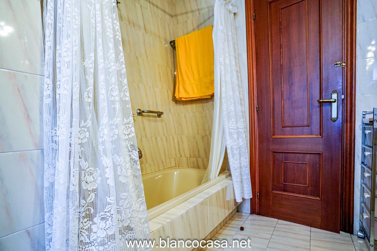 3 makuuhuone Maalaistalo myytävänä paikassa Carballo mukana 
autotalli - 249 999 € (Ref: 9406743)