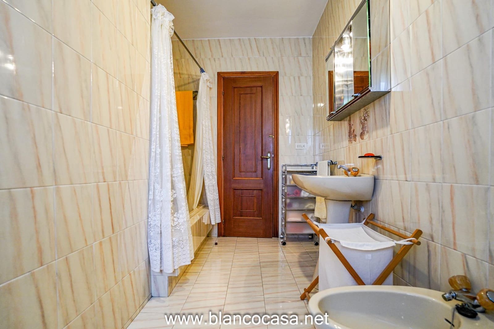 3 makuuhuone Maalaistalo myytävänä paikassa Carballo mukana 
autotalli - 249 999 € (Ref: 9406743)