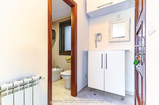 2 bedroom Apartment for rent in Carballo with garage - € 550 (Ref: 9419573)