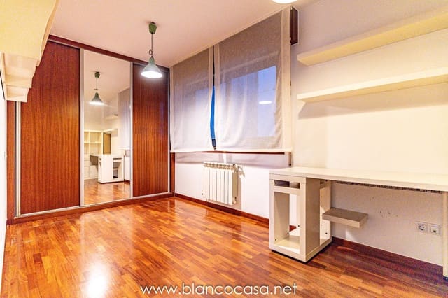 2 bedroom Apartment for rent in Carballo with garage - € 550 (Ref: 9419573)