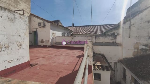 10 slaapkamer Huis te koop in La Magdalena, Córdoba stad - € 300.000 (Ref: 9904755)