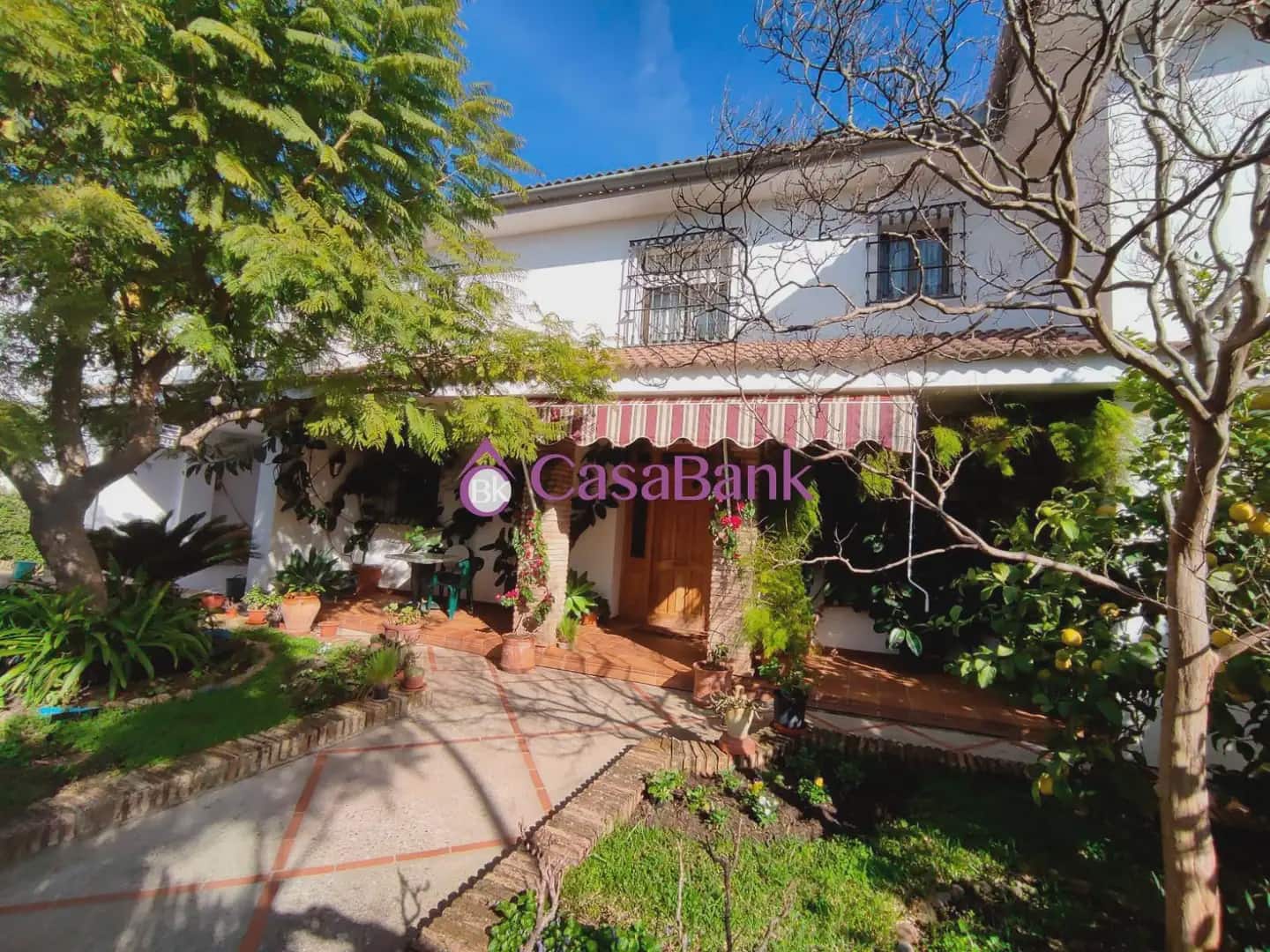 10 soverom Villa til salgs i Cordoba by med svømmebasseng garasje - € 690 000 (Ref: 9904756)