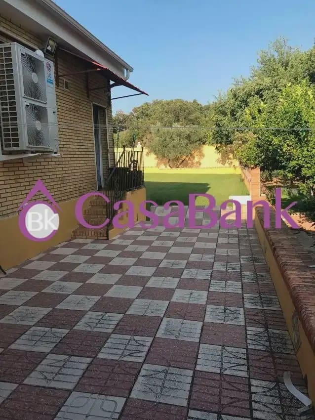 Chalet de 4 habitaciones en Córdoba ciudad en venta con piscina - 245.000 € (Ref: 9904763)
