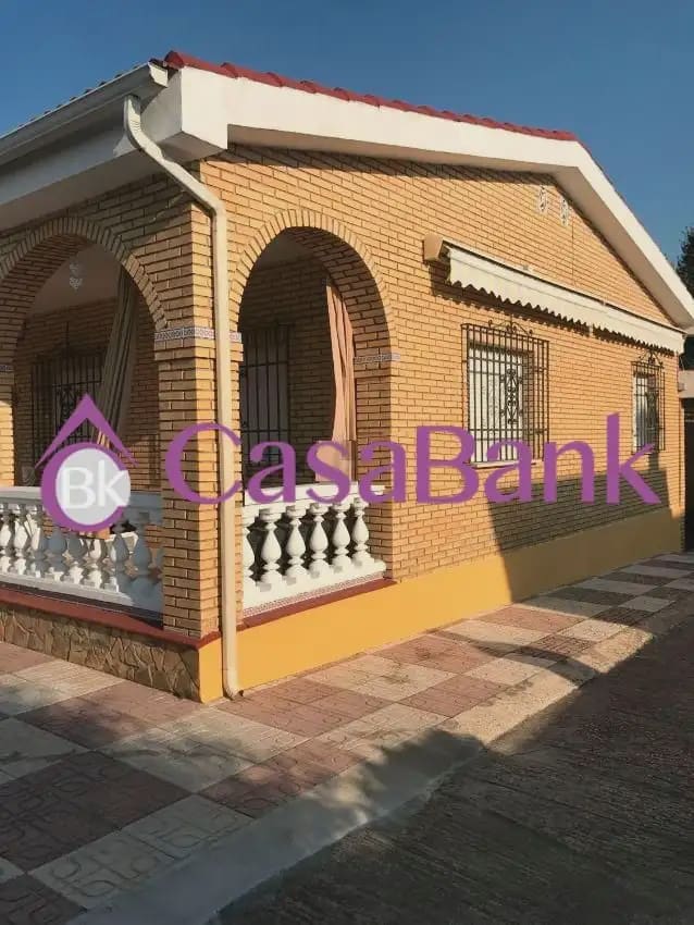 Chalet de 4 habitaciones en Córdoba ciudad en venta con piscina - 245.000 € (Ref: 9904763)