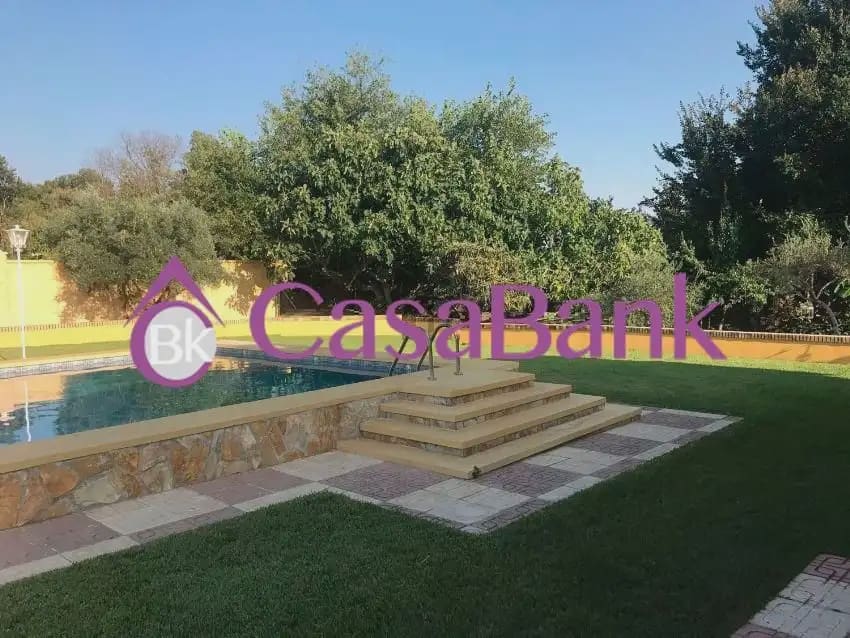 Chalet de 4 habitaciones en Córdoba ciudad en venta con piscina - 245.000 € (Ref: 9904763)