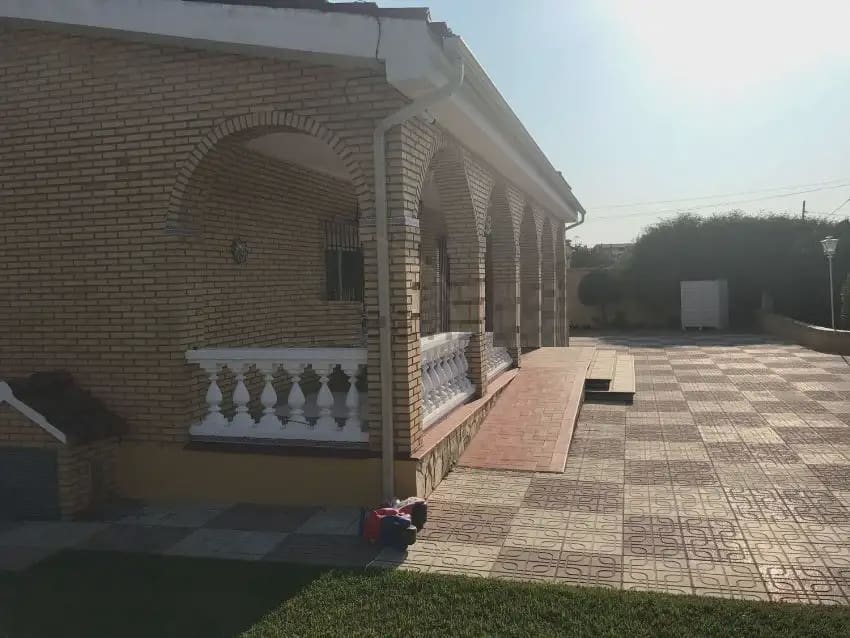 Chalet de 4 habitaciones en Córdoba ciudad en venta con piscina - 245.000 € (Ref: 9904763)
