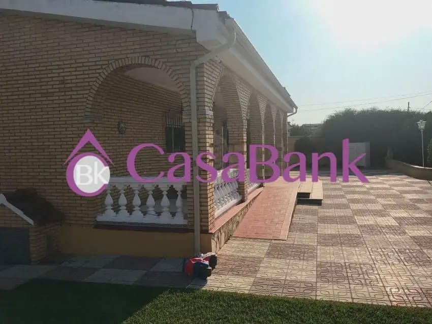 Chalet de 4 habitaciones en Córdoba ciudad en venta con piscina - 245.000 € (Ref: 9904763)