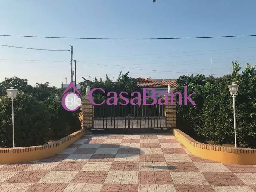 Chalet de 4 habitaciones en Córdoba ciudad en venta con piscina - 245.000 € (Ref: 9904763)