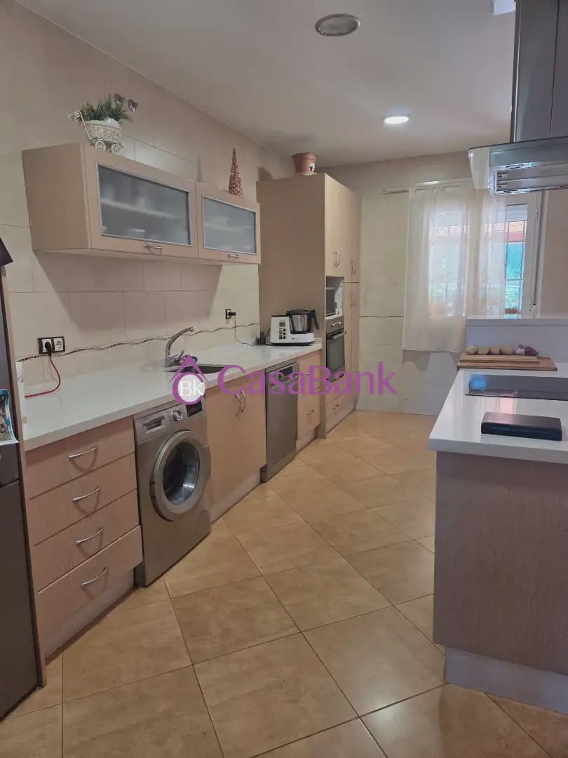 4 soverom Villa til salgs i Cordoba by med svømmebasseng - € 330 000 (Ref: 9904771)
