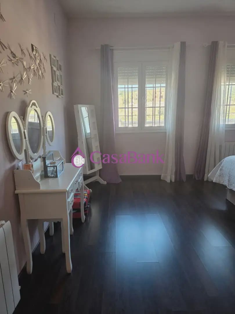 4 soverom Villa til salgs i Cordoba by med svømmebasseng - € 330 000 (Ref: 9904771)