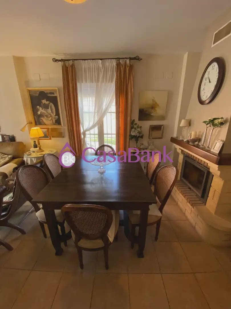 Chalet de 4 habitaciones en Córdoba ciudad en venta con piscina - 365.000 € (Ref: 9904773)